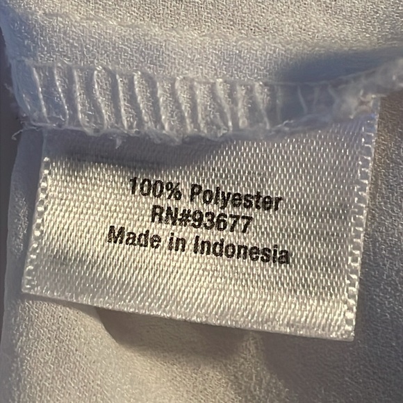 a.n.a. A New Approach white V-neck smocked-shoulder semi-sheer 3/4 sleeve top M - Picture 15 of 15